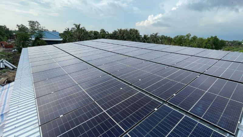 Gia đình ở Thanh Ba sử dụng điện mặt trời tiết kiệm 3 triệu đồng mỗi tháng